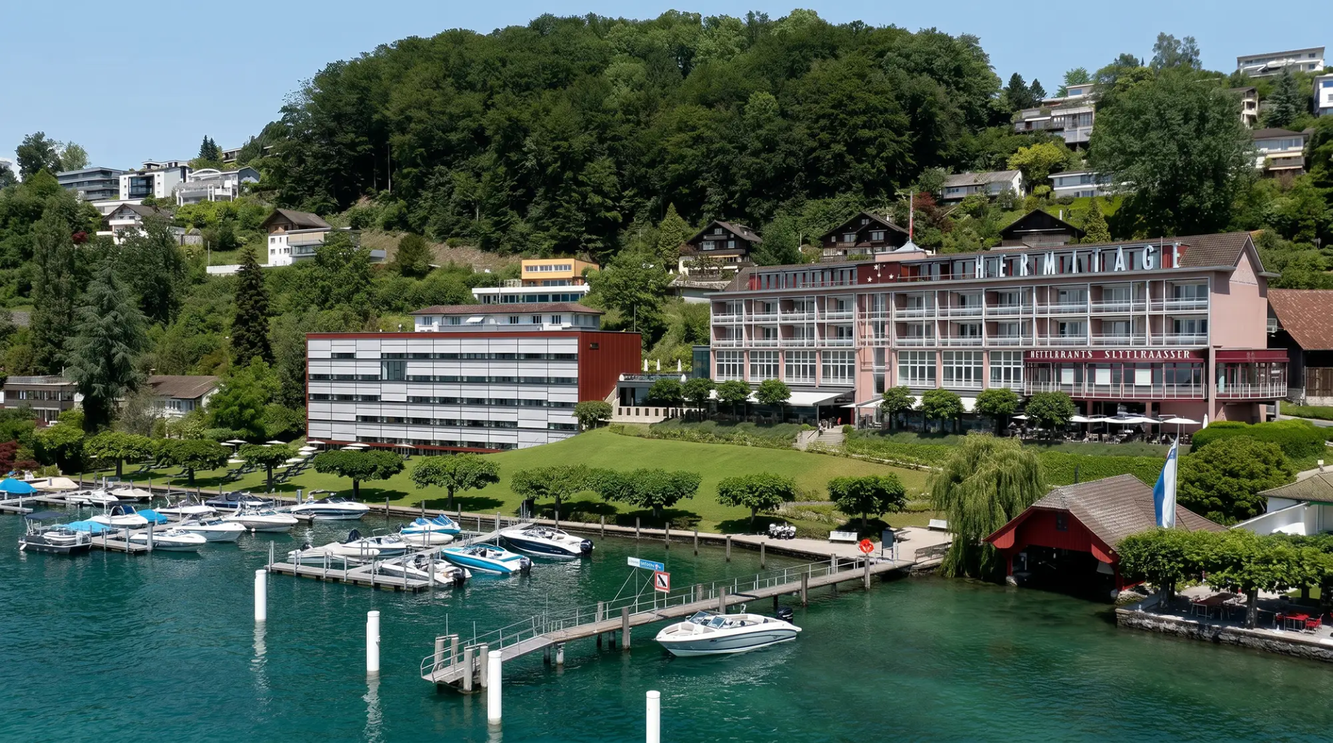 Hochzeitslocation Hotel Hermitage Luzern am Vierwaldstättersee aus der Luft fotografiert