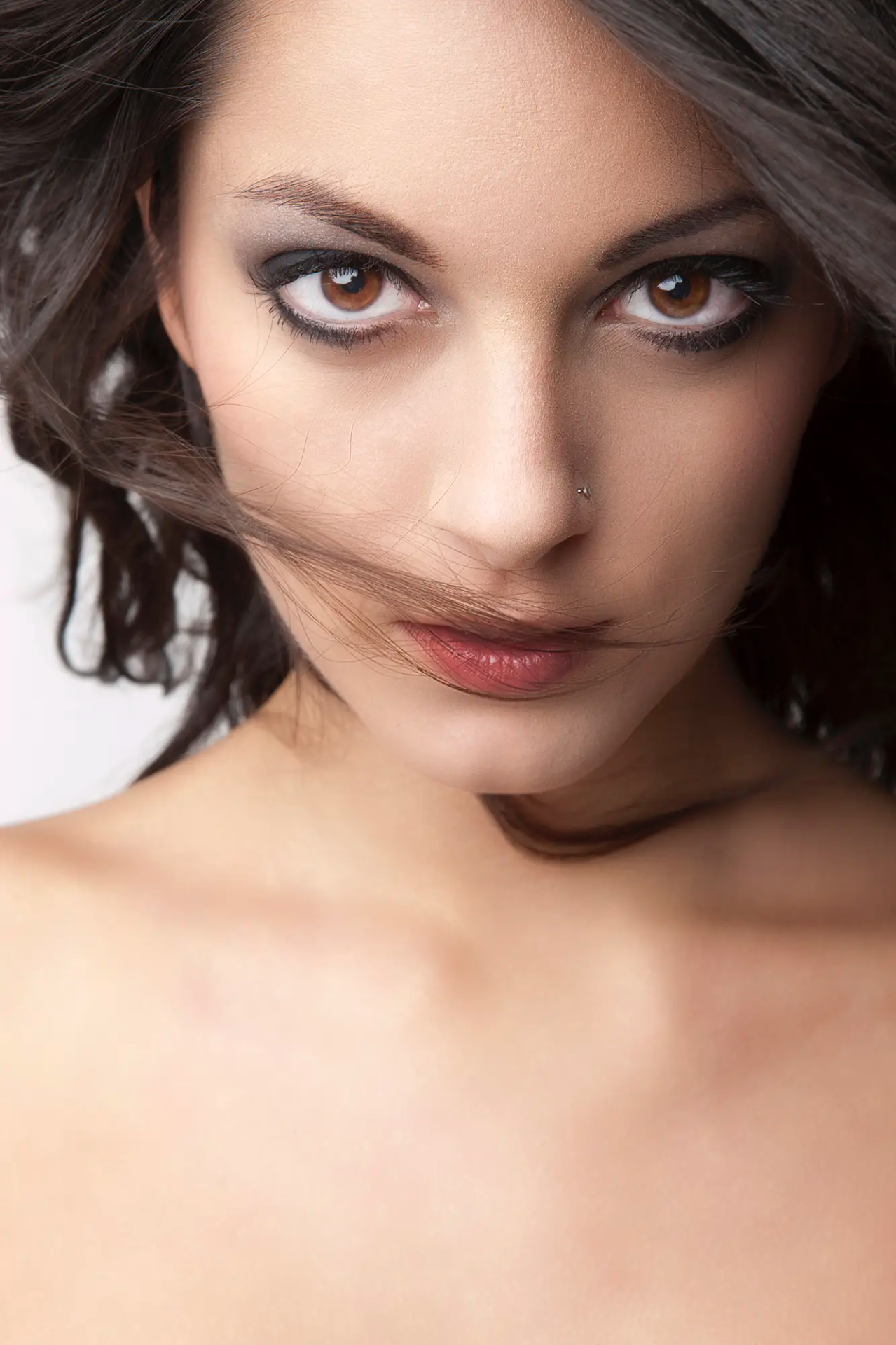 Professionelles Beauty Fotoshooting mit ausdrucksstarkem Portrait in der Zentralschweiz