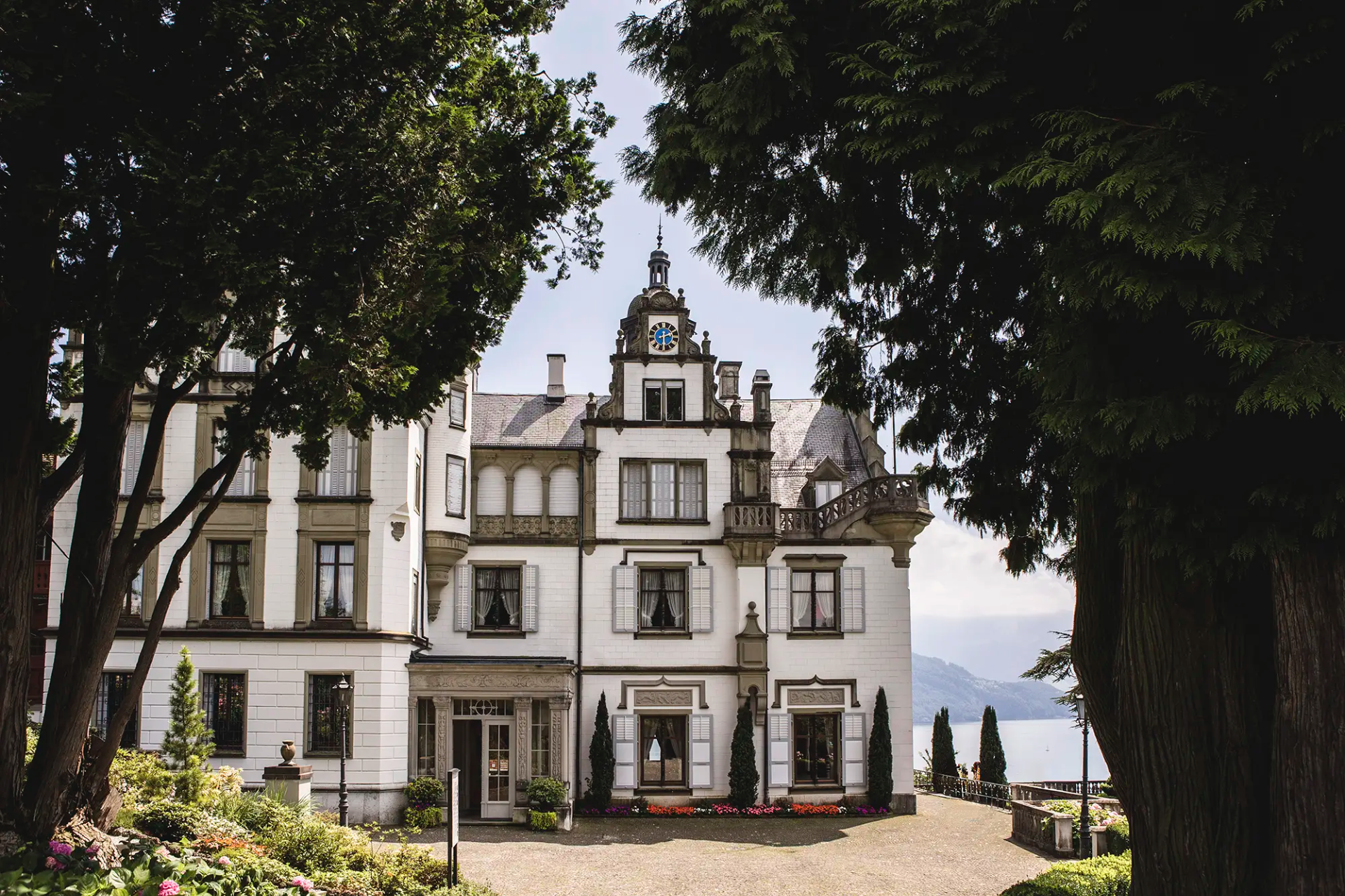 Fassade von Schloss Meggenhorn bei Luzern als Location für eine elegante Hochzeit