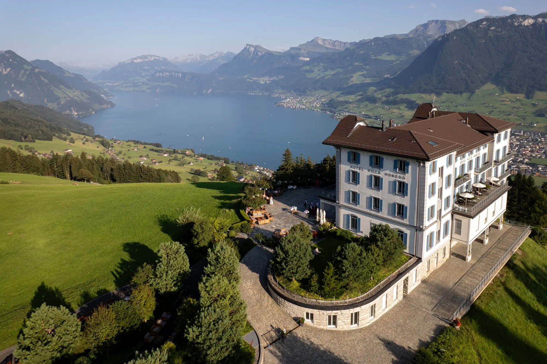 Hotel Villa Honegg auf dem Bürgenstock als elegante Hochzeitslocation mit Blick auf den Vierwaldstättersee