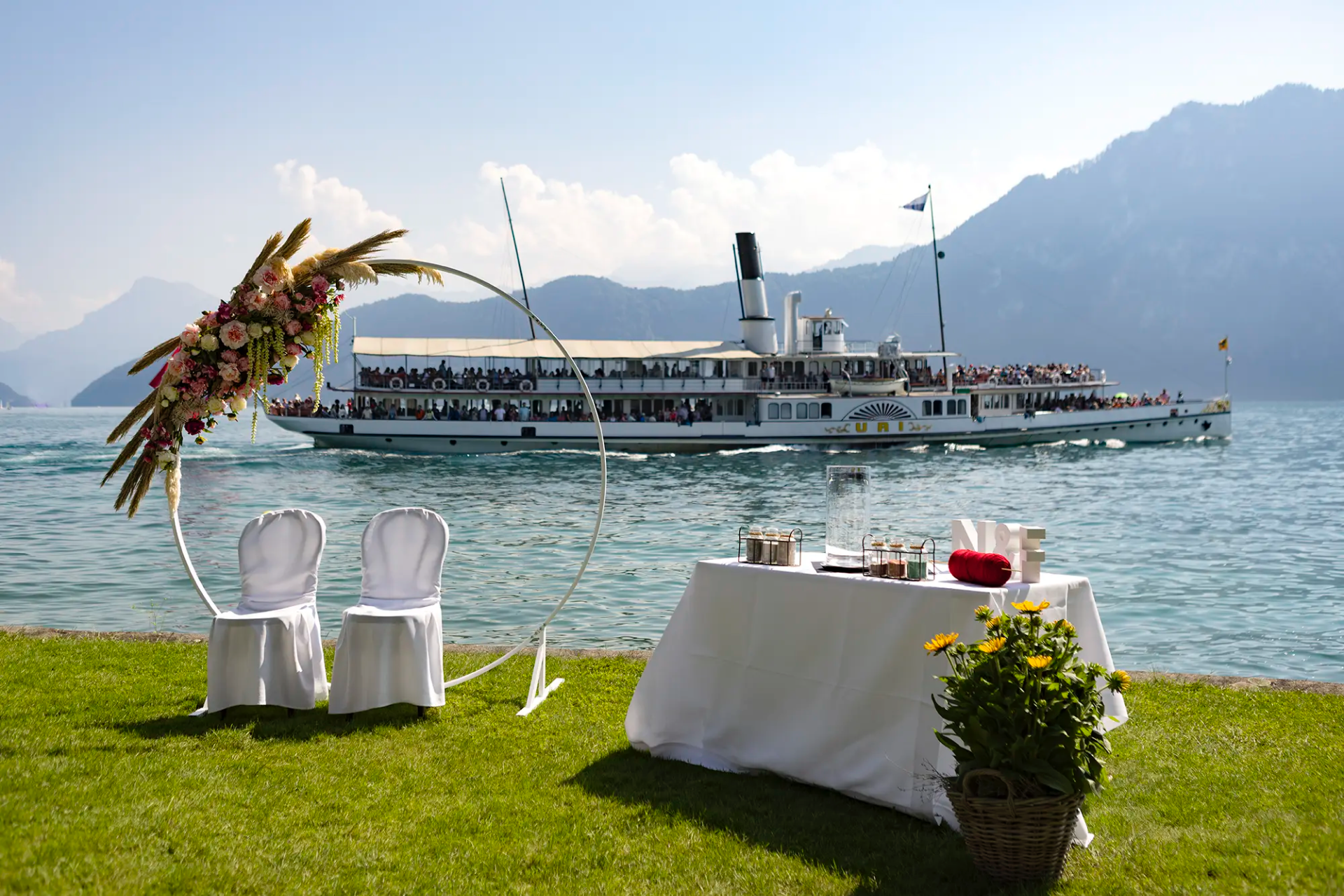 Hochzeitslocation Campus Hotel Hertenstein mit Zeremonie am Vierwaldstättersee