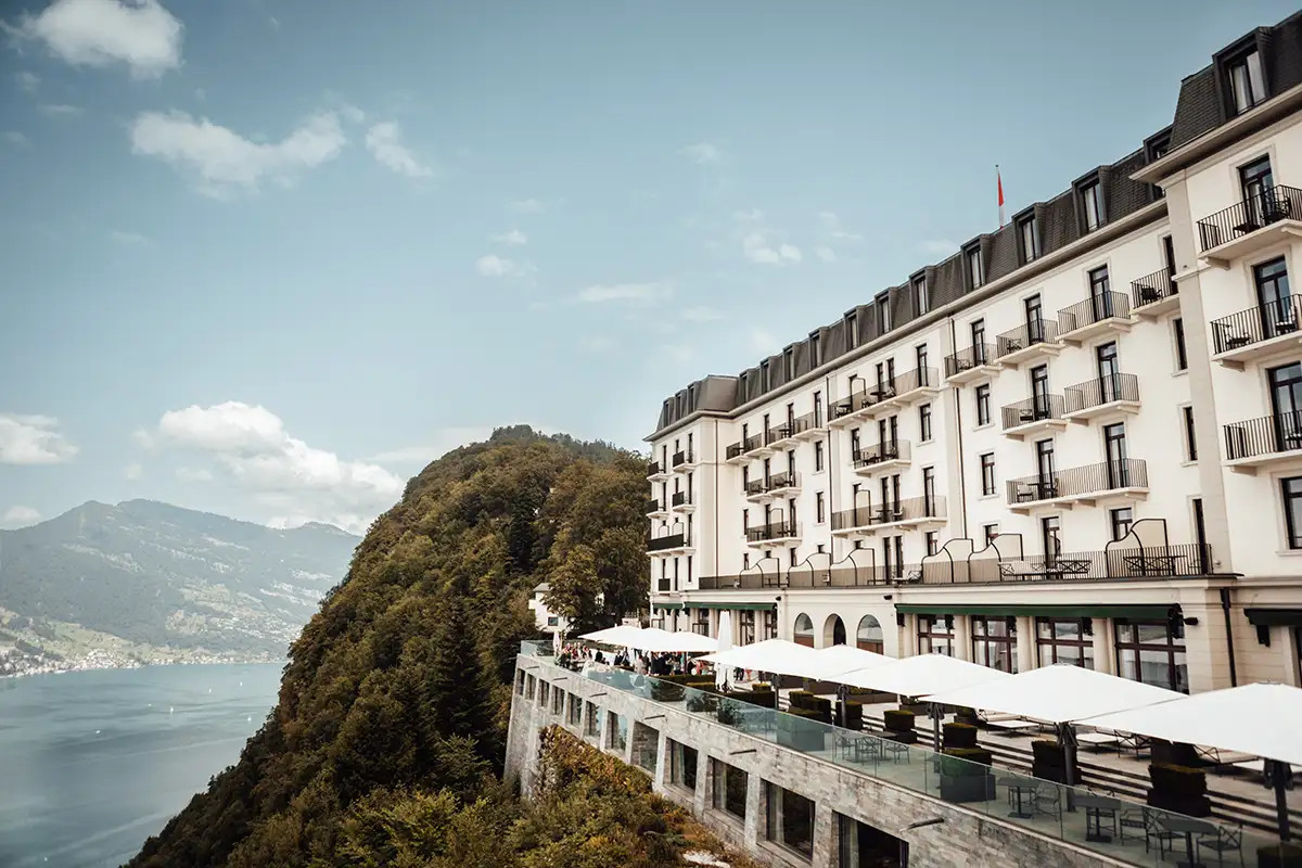 Bürgenstock Resort Lake Lucerne als Hochzeitslocation über dem Vierwaldstättersee.