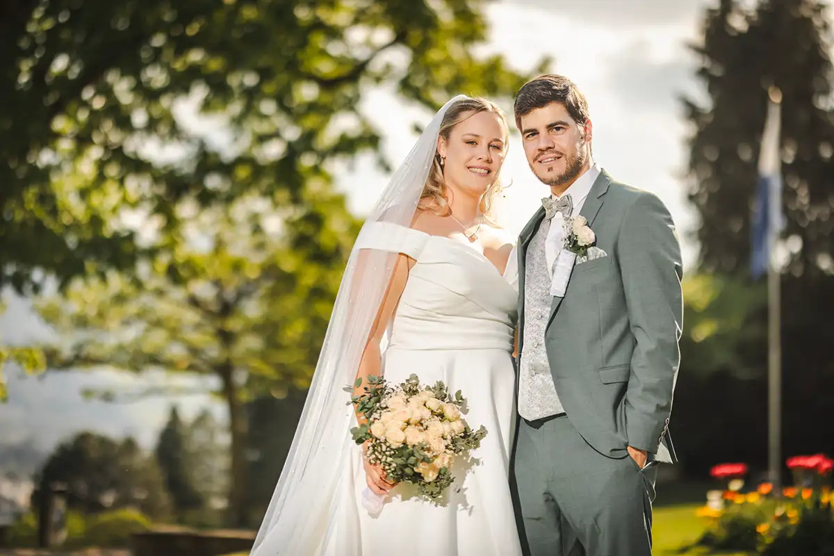 Nina und Yannik beim Paarshooting im Dreilindenpark in Luzern
