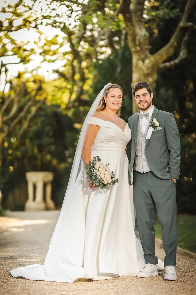 Portrait von Nina und Yannik im Dreilindenpark Luzern nach der Trauung
