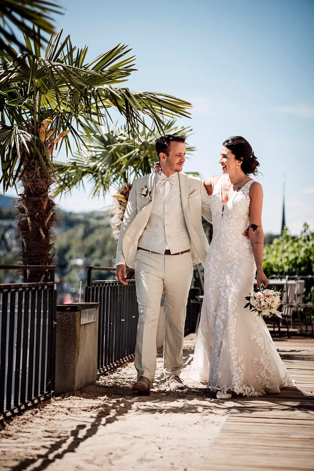 Nando und Patricia beim Paarshooting auf der Terrasse des Hotel Montana Luzern mit Blick auf den Vierwaldstaettersee