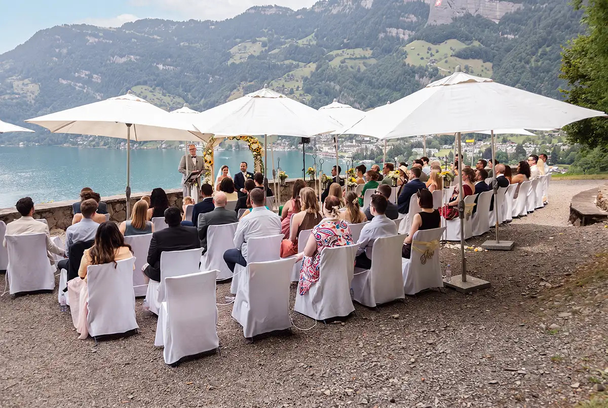 Freie Trauung im Hotel FloraAlpina mit Gaesten und Seeblick
