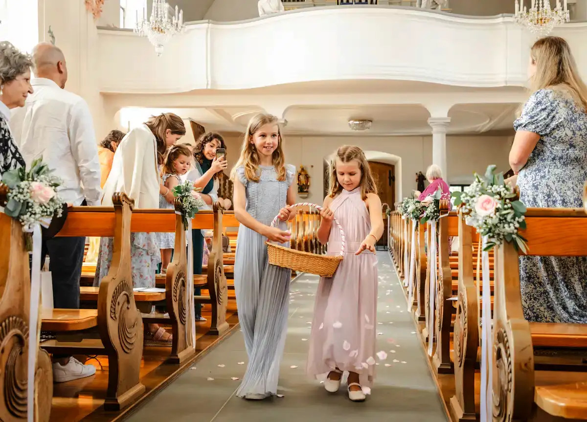 Einzug zur Hochzeit und Taufe in der Magdalenenkirche Meggen.