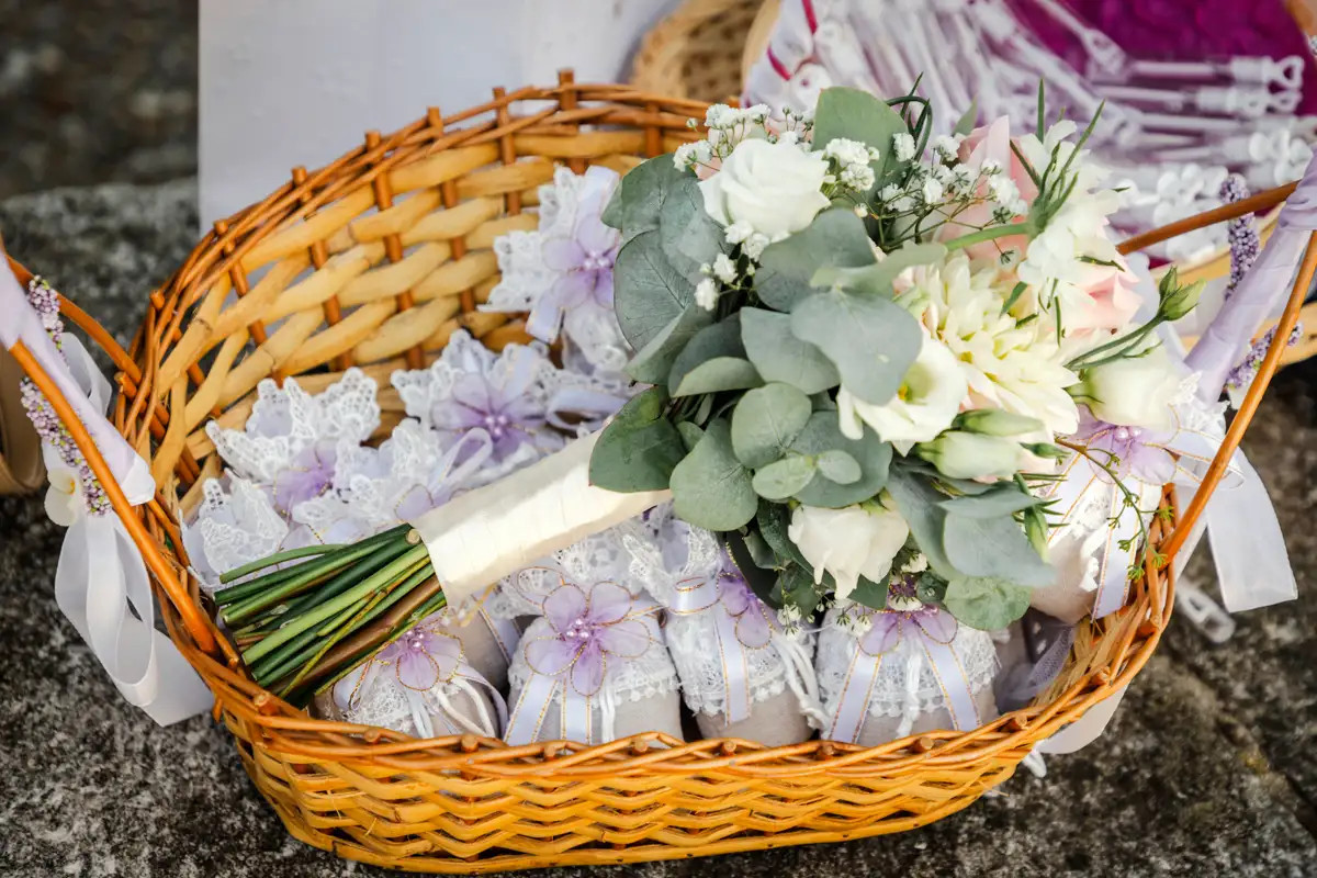 Dekoratives Detail zur Taufe bei der Hochzeit von Valentina und Fabio.