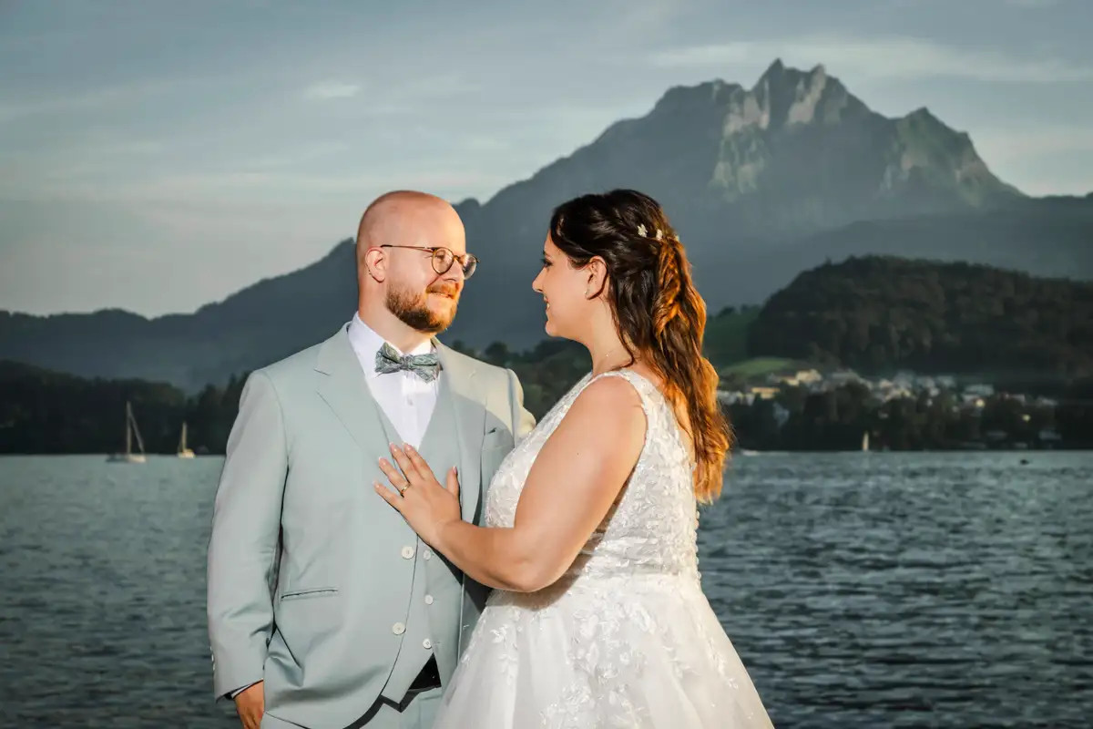 Valentina und Fabio beim Paarshooting am Vierwaldstättersee beim Hotel Hermitage.