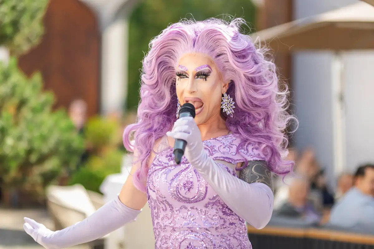 Drag-Queen-Performance als besonderer Moment der Hochzeitsfeier