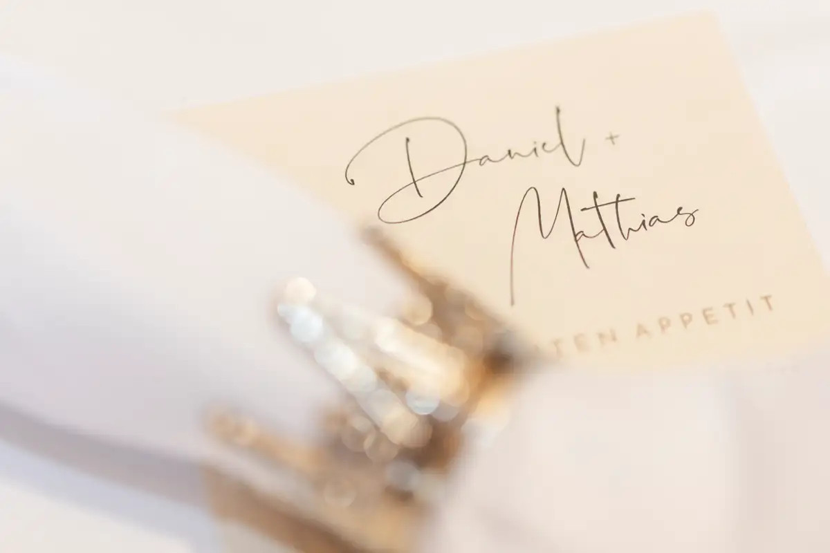 Papeterie und Detailaufnahme der Hochzeit von Mathias und Daniel