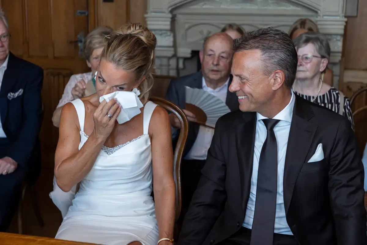 Regina und Thomas während der zivilen Trauung im Schloss Meggenhorn.