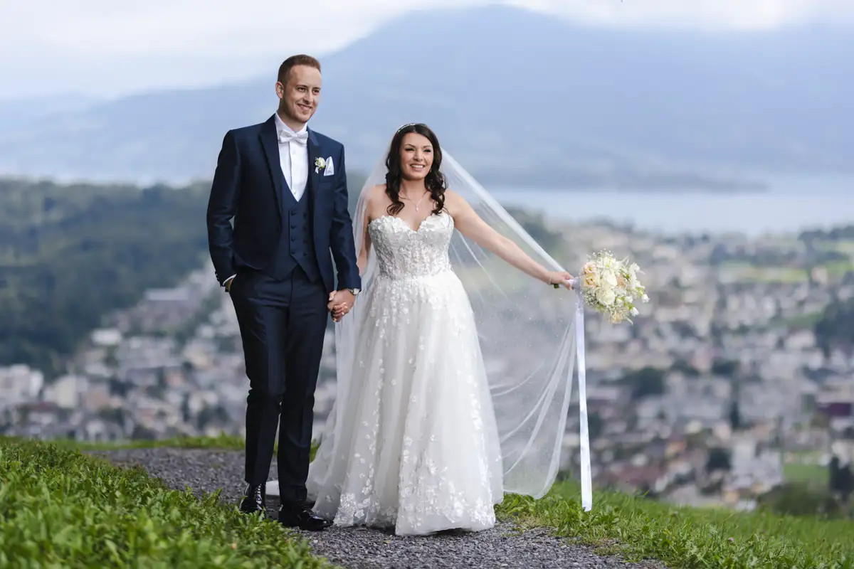 Luana und Luca beim Paarshooting mit Panoramablick über Kriens und Luzern