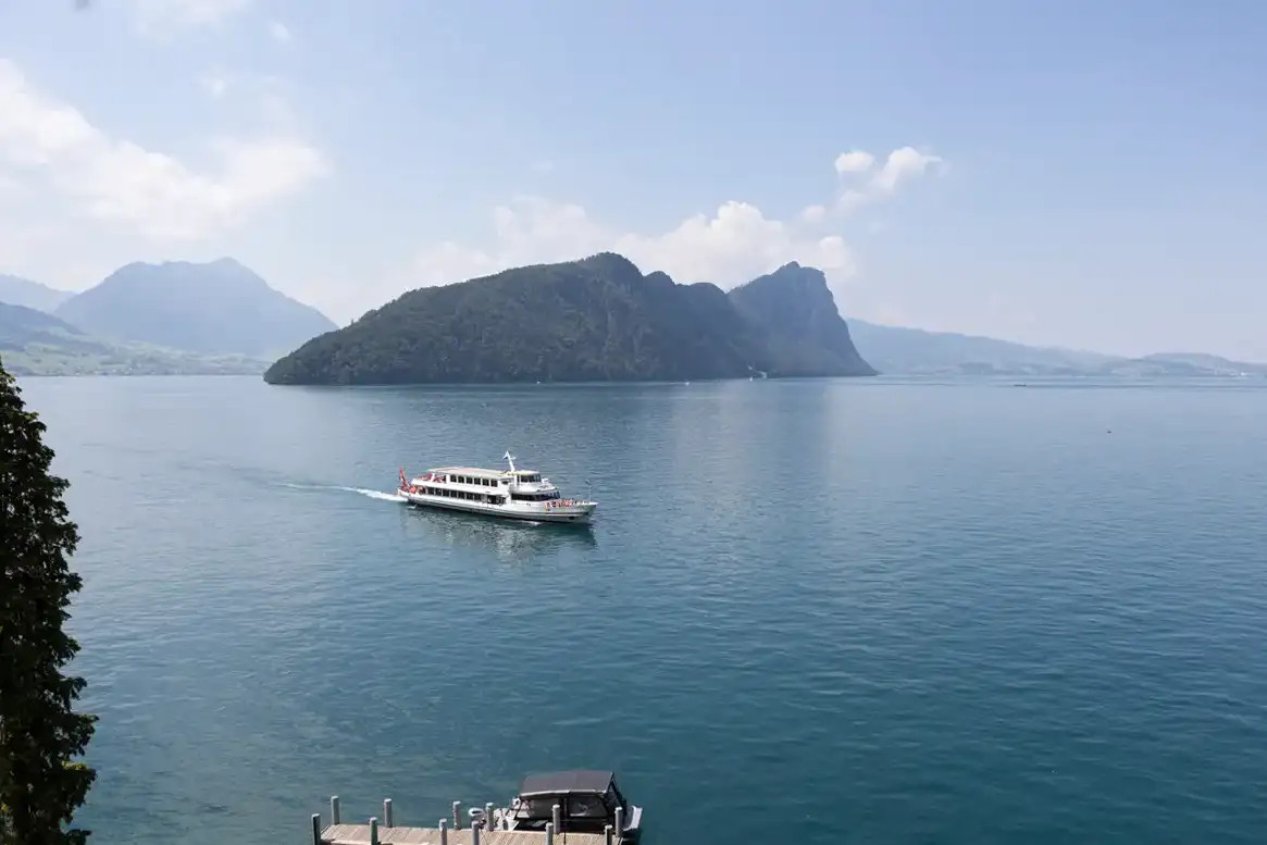 Blick über den Vierwaldstättersee bei Vitznau zu Beginn der Hochzeit von Regina und Thomas
