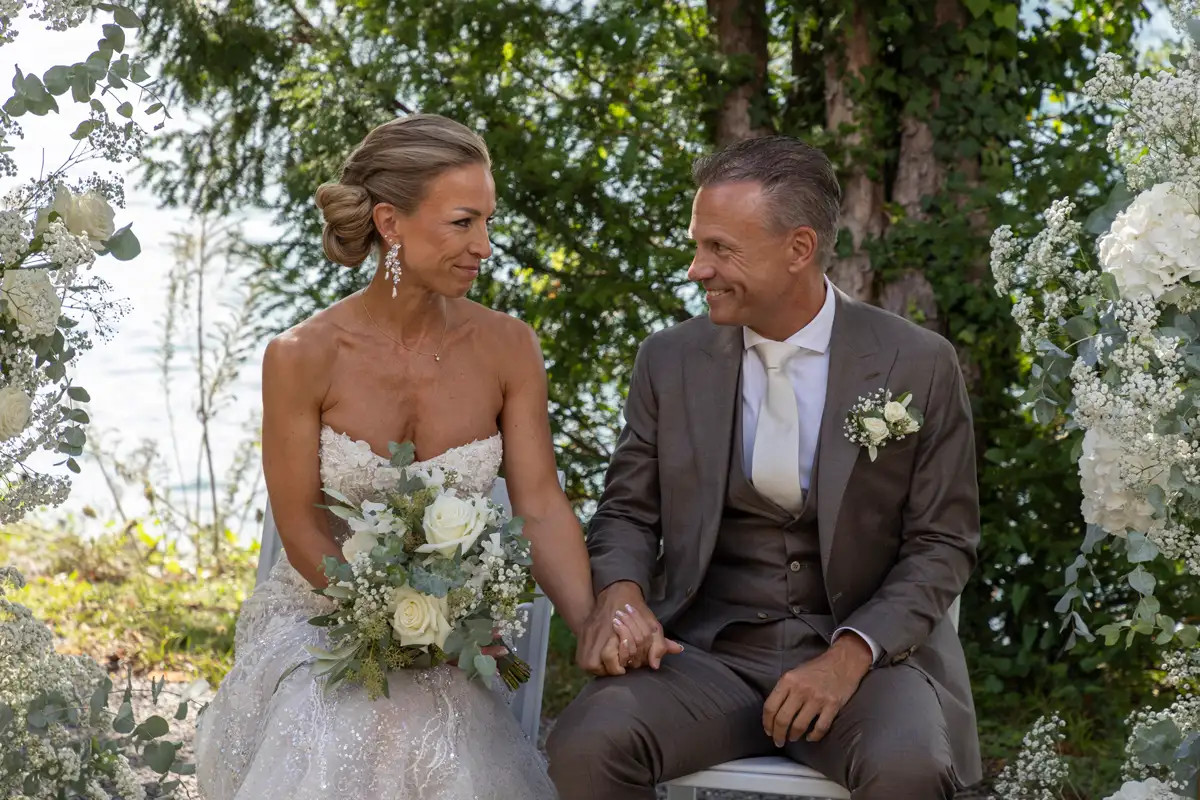 Regina und Thomas während ihrer freien Trauung in Vitznau
