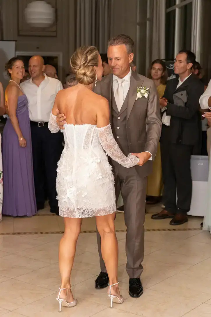 Regina und Thomas beim Eröffnungstanz ihrer Hochzeit in Vitznau