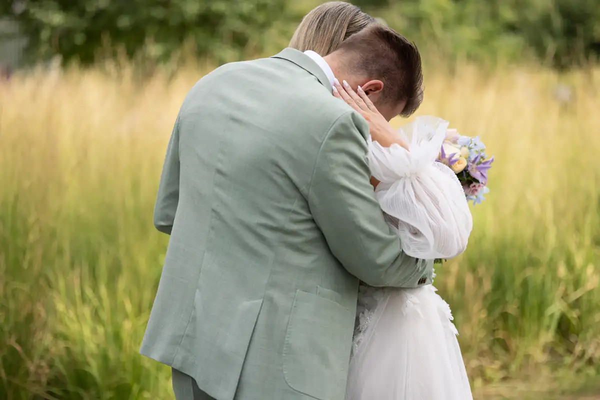 Estelle und Robin als Brautpaar bei ihrer Hochzeit im Seerose Resort & Spa in Meisterschwanden.